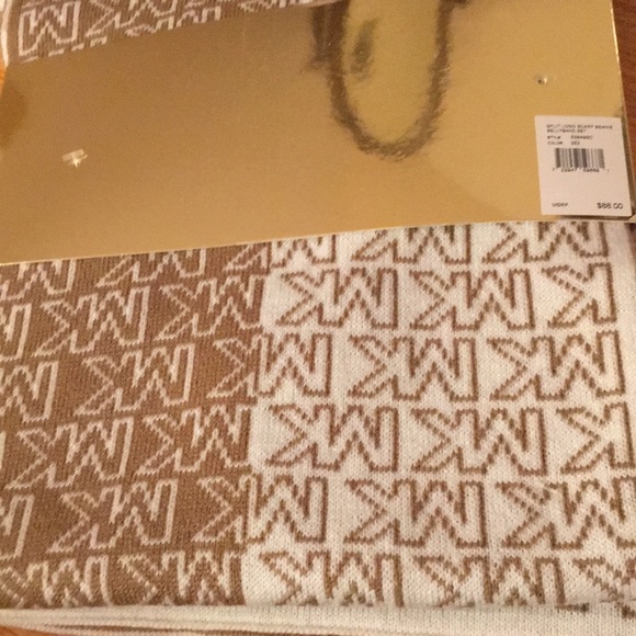 Michael Kors Reversible Scarf and Hat • NWT - Picture 2 of 5